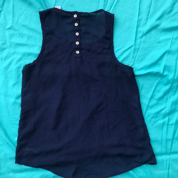 A blouse - Picture 2 of 2